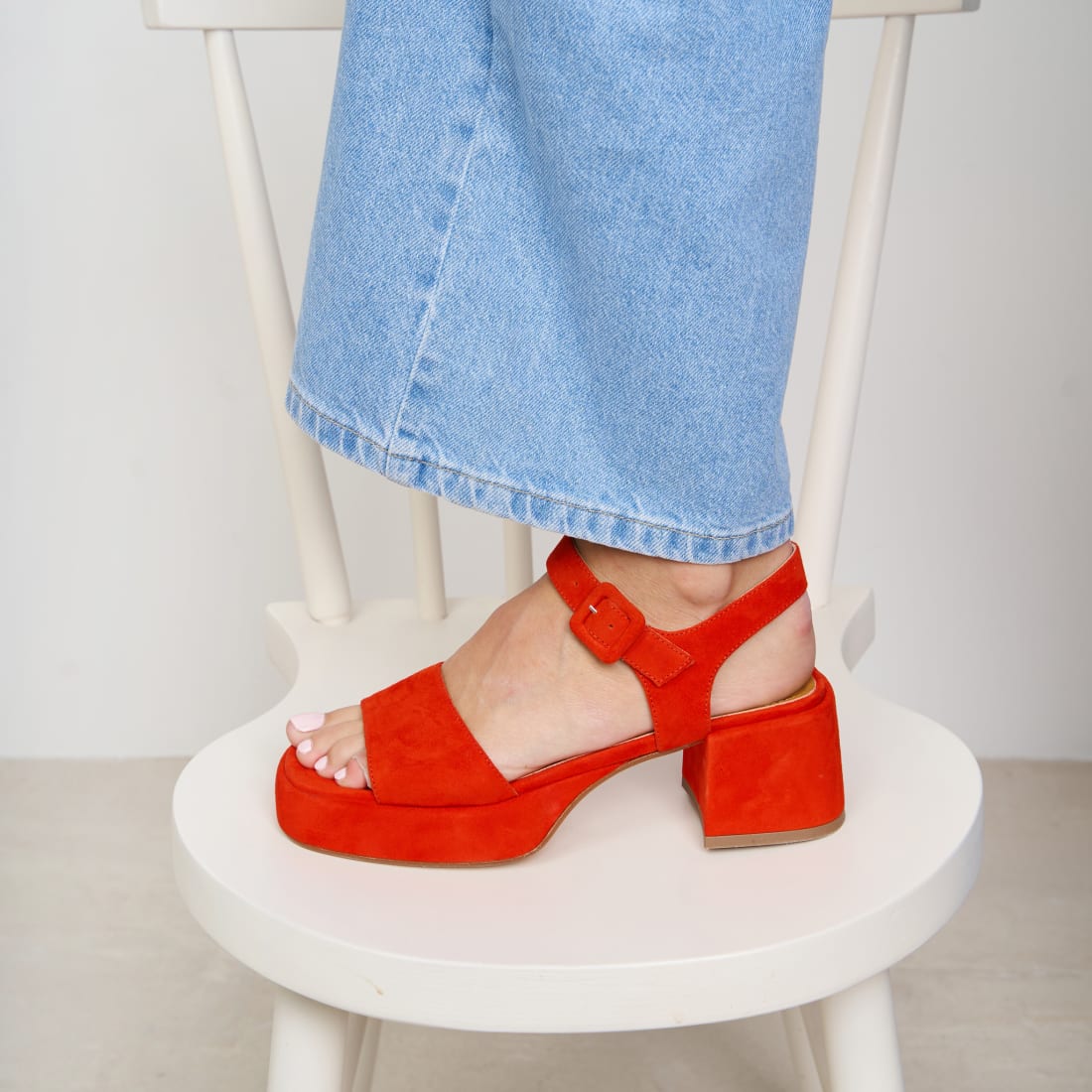 Красные замшевые босоножки - Image 6 of 6