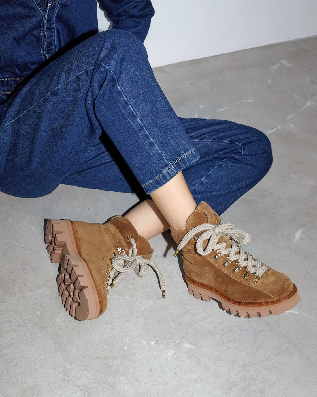 Светло-коричневые замшевые ботинки - Main image