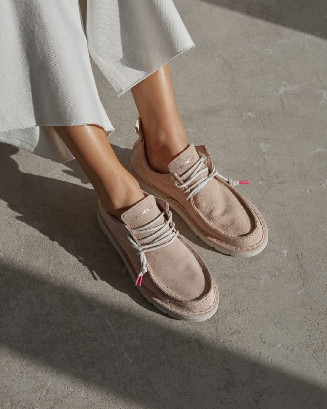 Светло-розовые замшевые мокасины