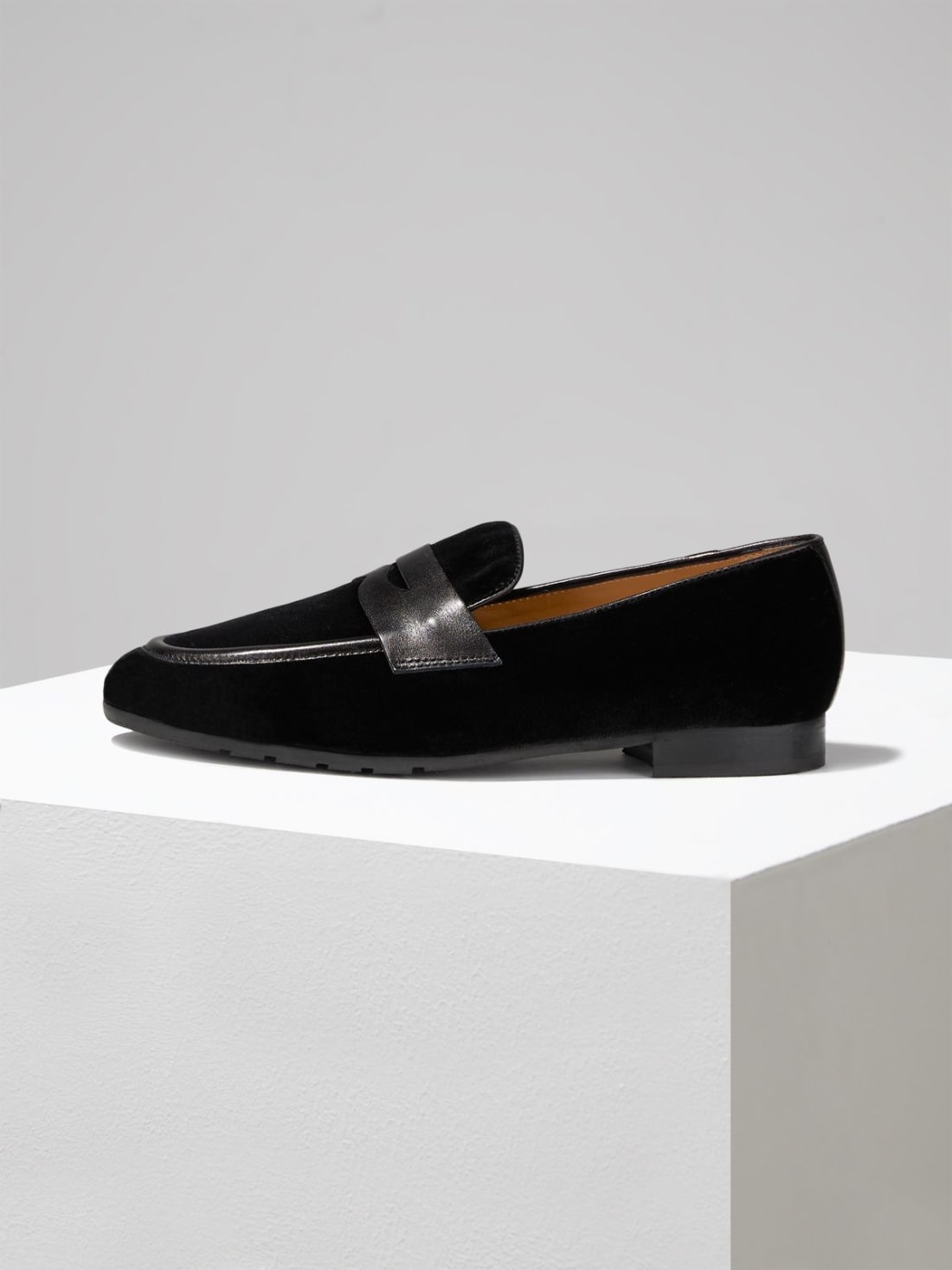 Черные бархатные лоферы - Image 1 of 4