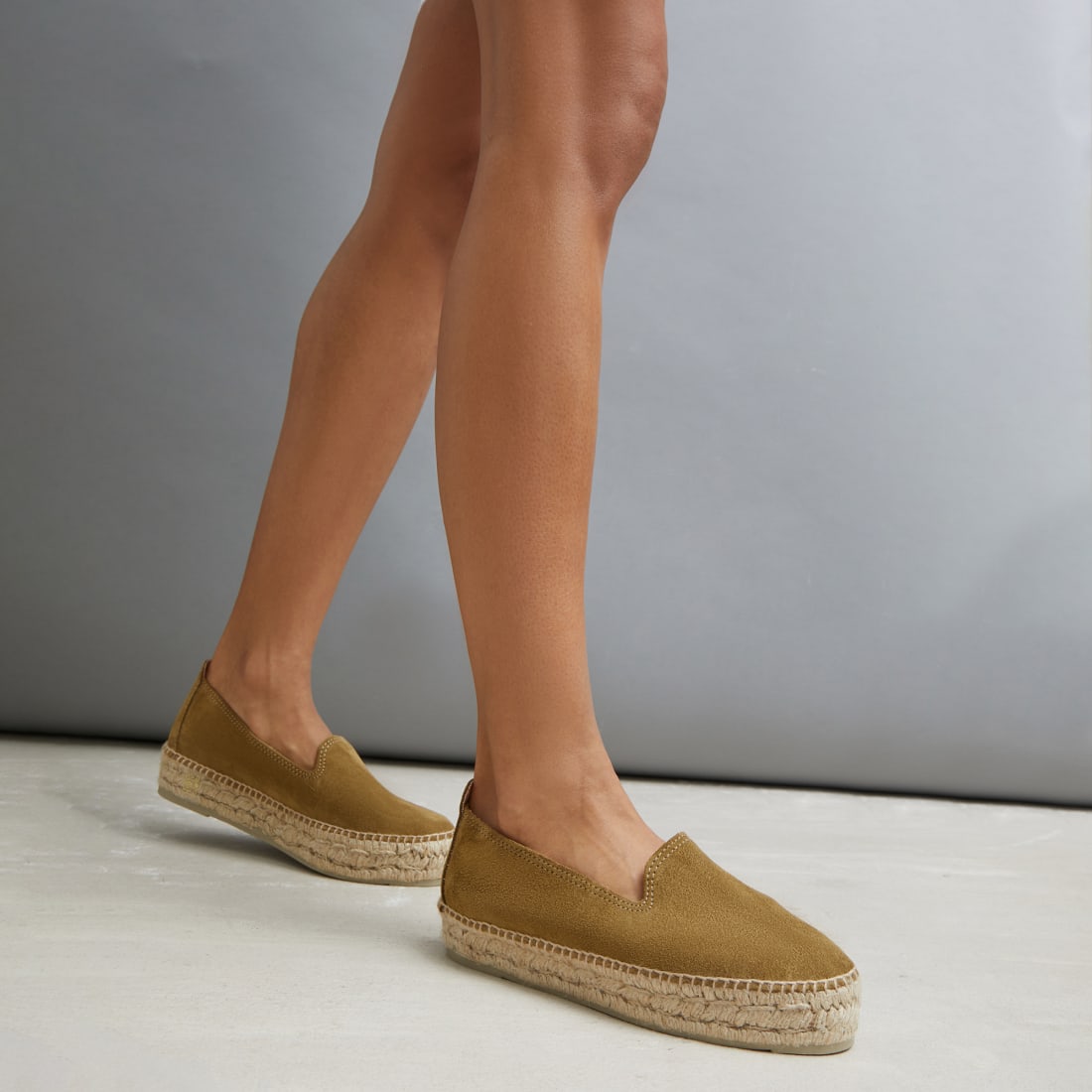 Оливковые замшевые эспадрильи