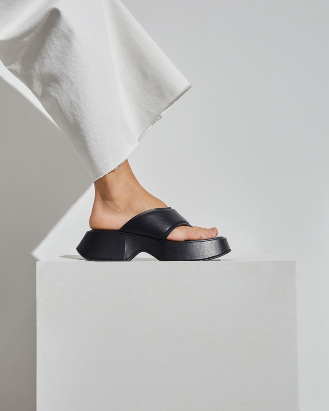 Черные кожаные шлепанцы - Image 5 of 6
