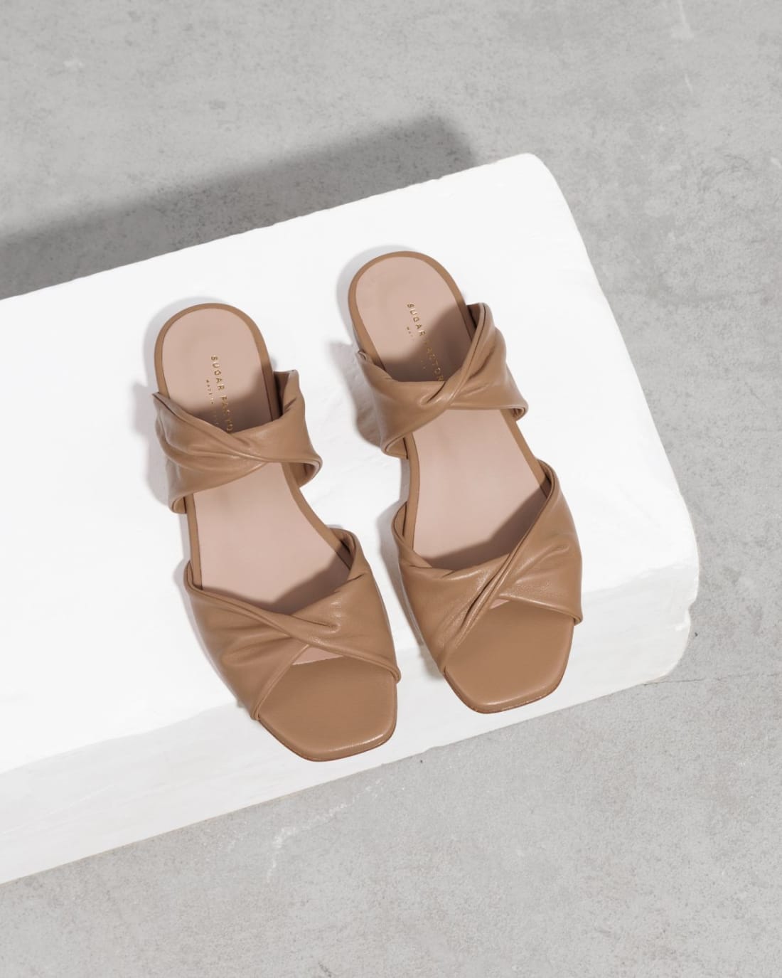 Бежевые кожаные босоножки - Image 2 of 6