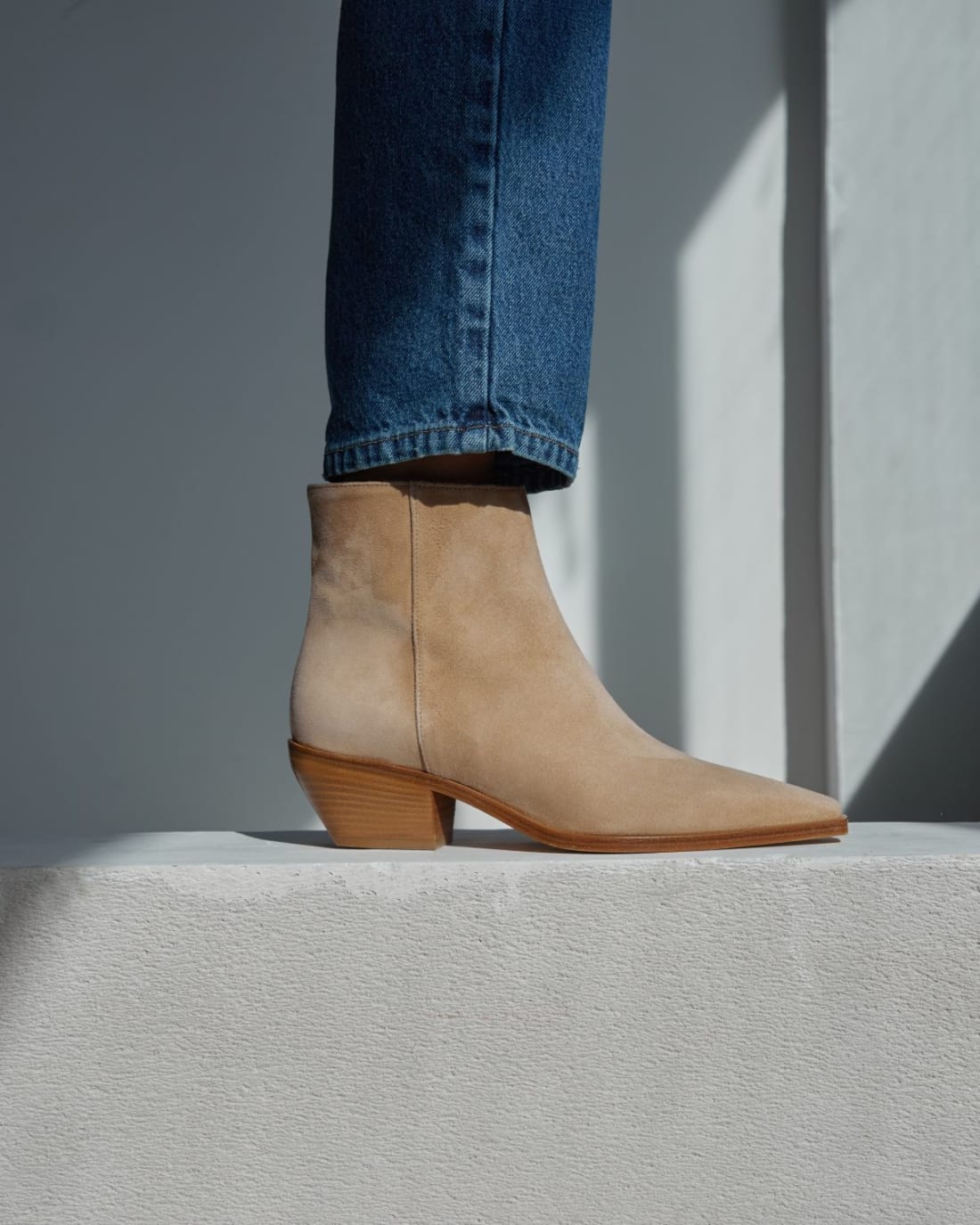 Светло-бежевые замшевые ботильоны - Image 5 of 8