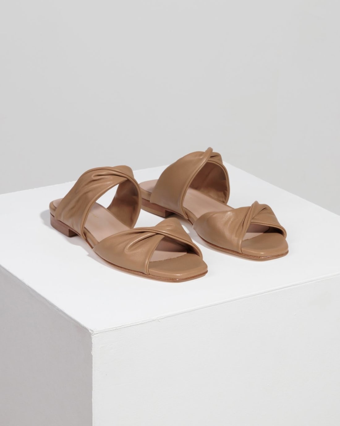 Бежевые кожаные босоножки - Image 3 of 6