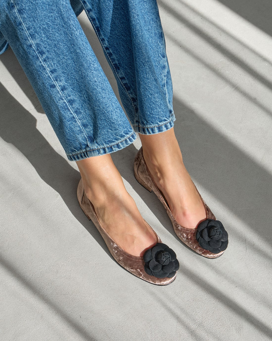 Бежевые балетки с цветочным декором - Image 6 of 7