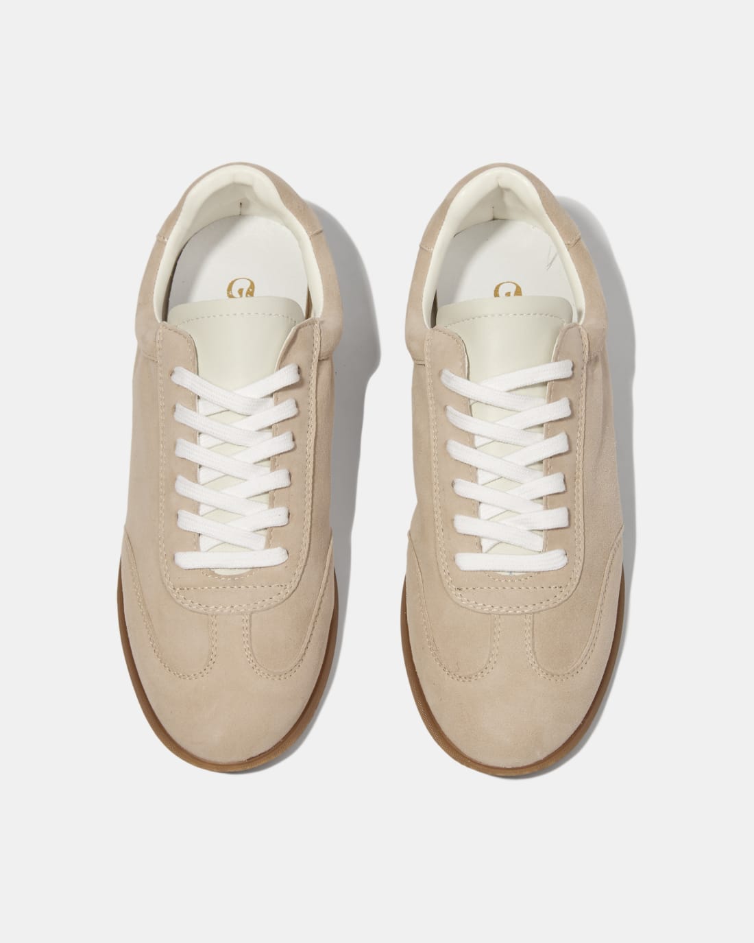 Бежевые замшевые кеды