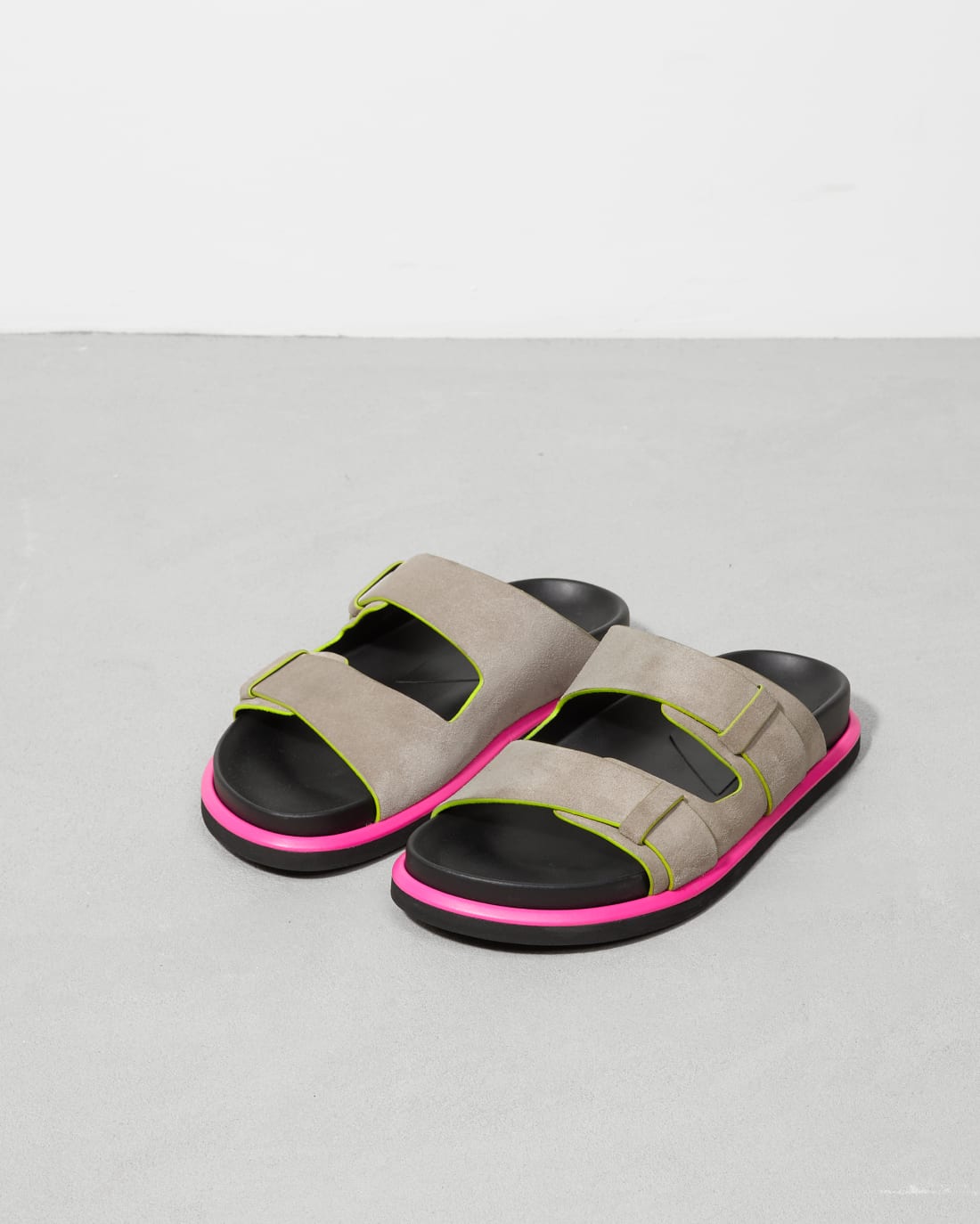 Бежевые замшевые шлепанцы - Image 3 of 6