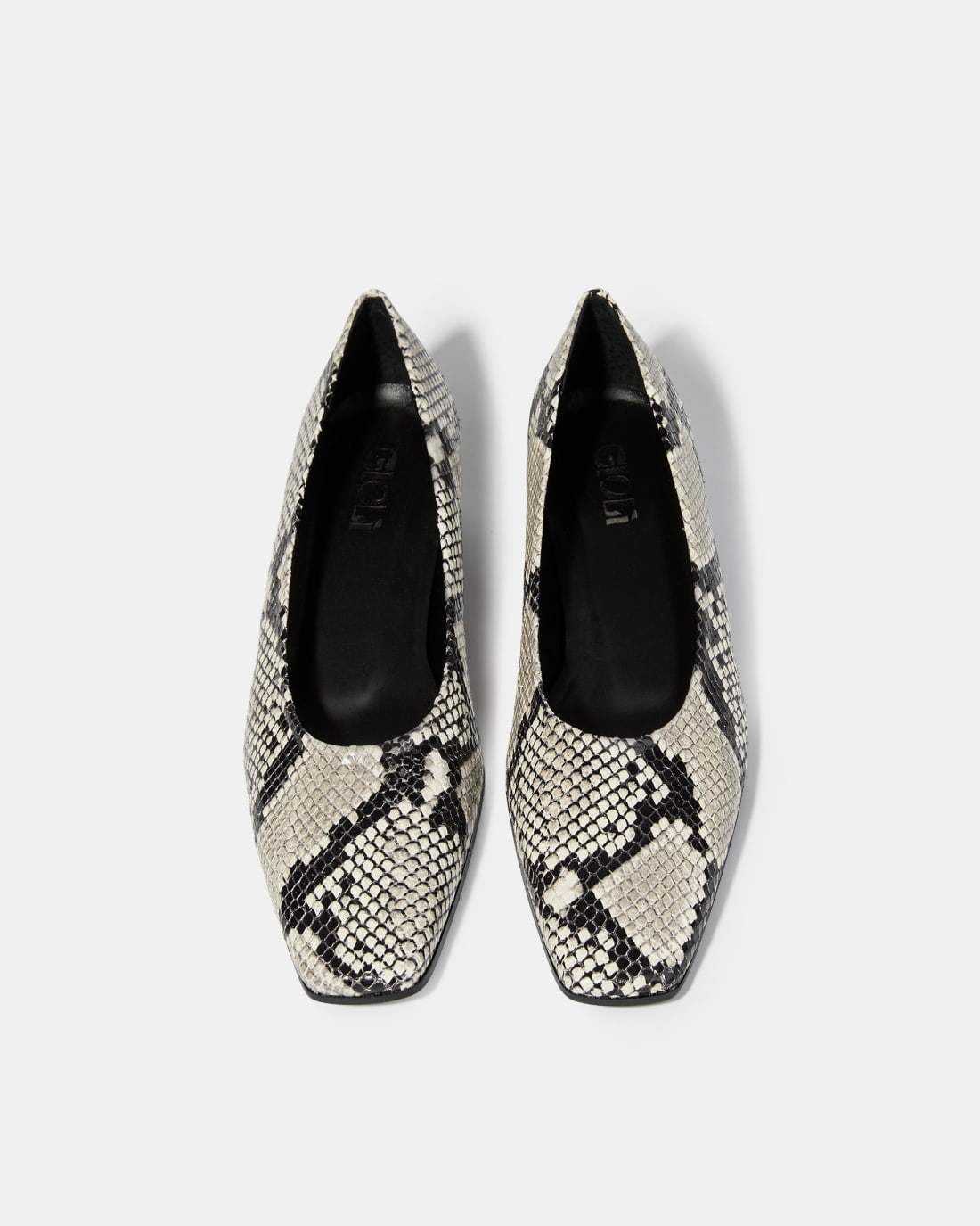 Туфли из натуральной кожи со змеиным принтом