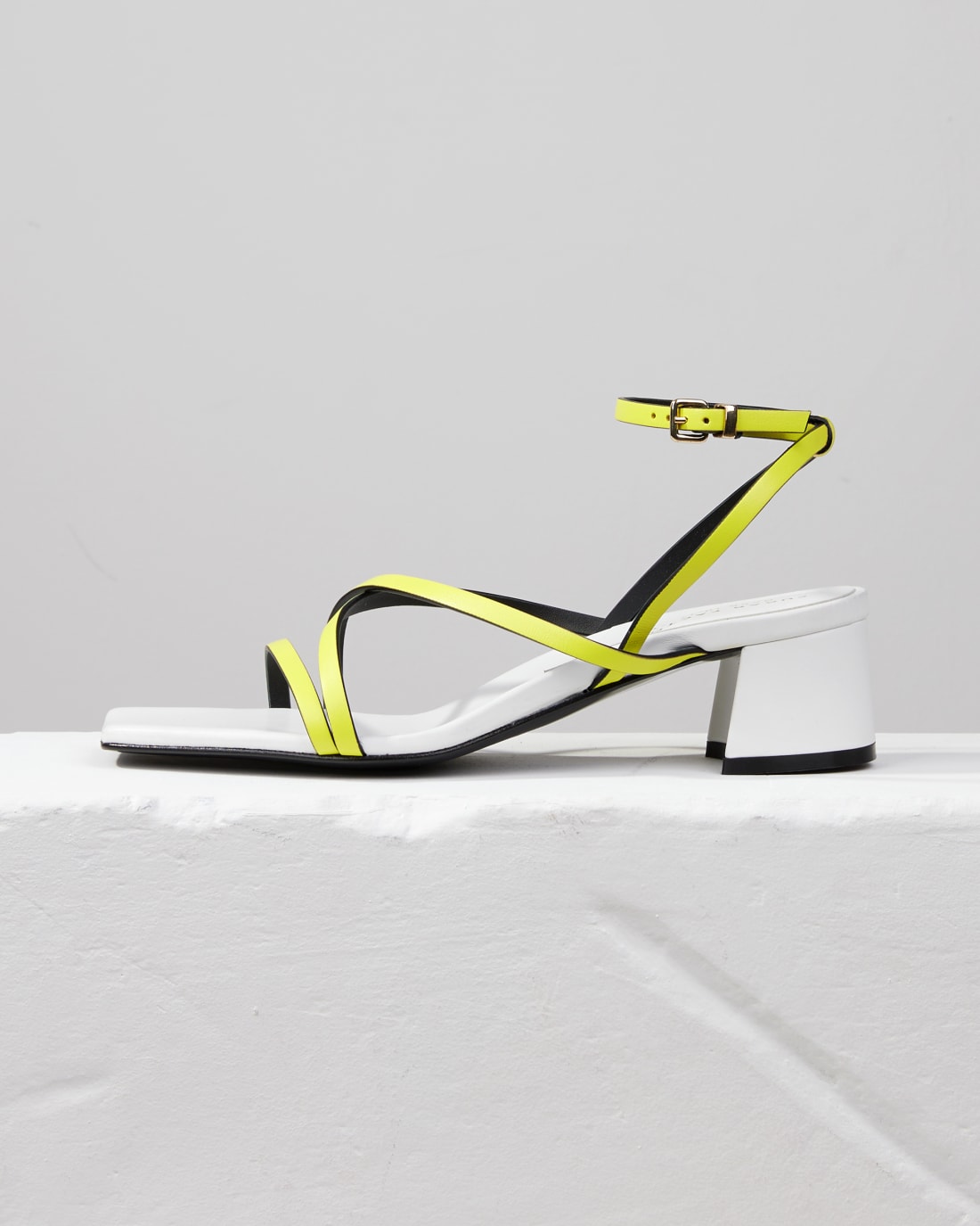 Салатовые кожаные босоножки - Main image