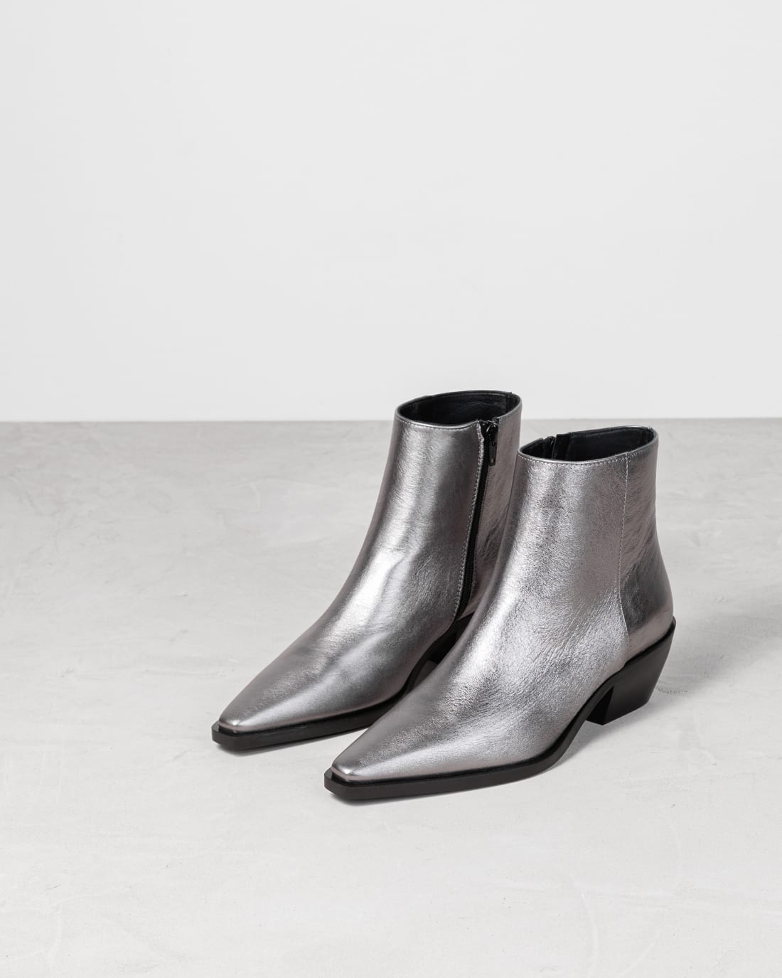 Казаки из натуральной кожи серебристого цвета - Image 2 of 6