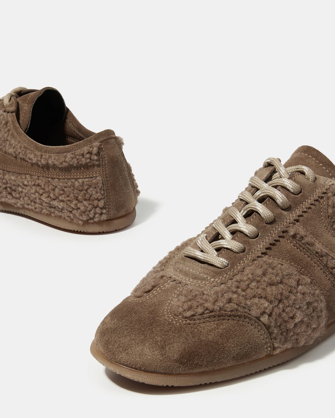 Бежевые замшевые кеды