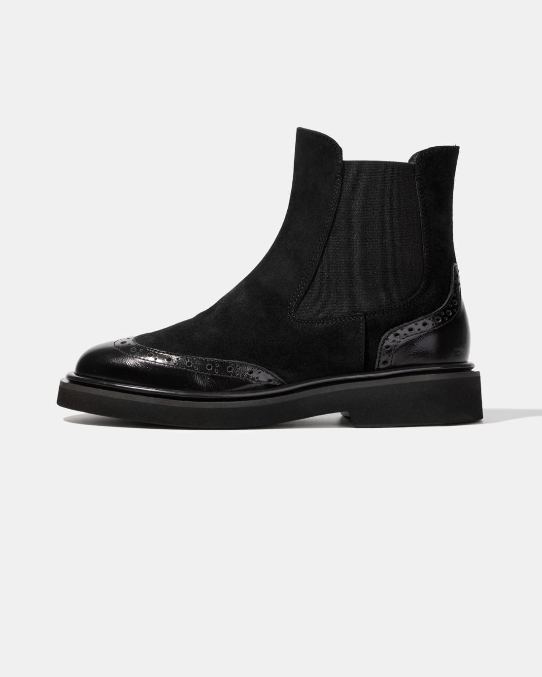Черные ботинки челси из замши и кожи