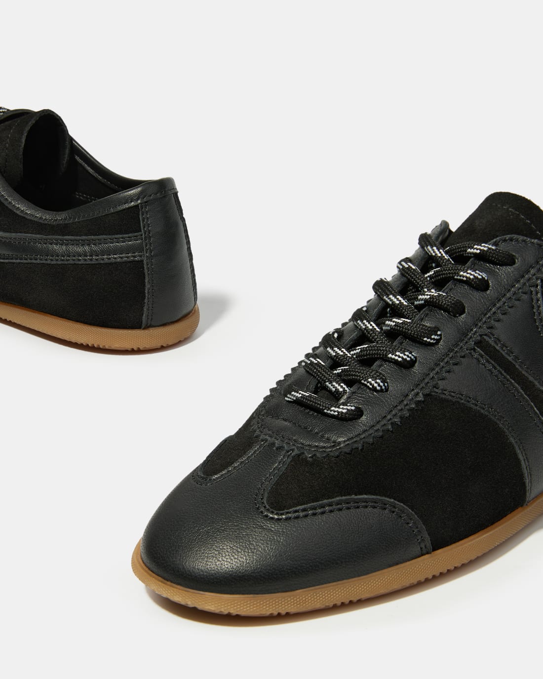 Черные кеды из натуральной кожи и замши