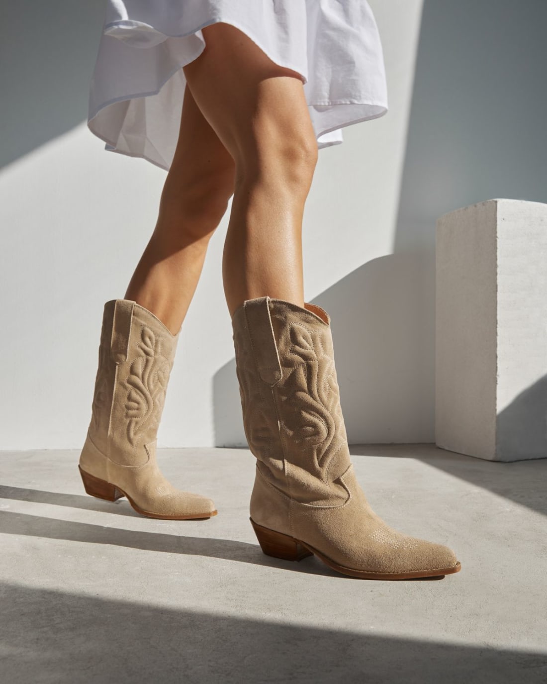 Серо-бежевые замшевые сапоги - Image 1 of 5