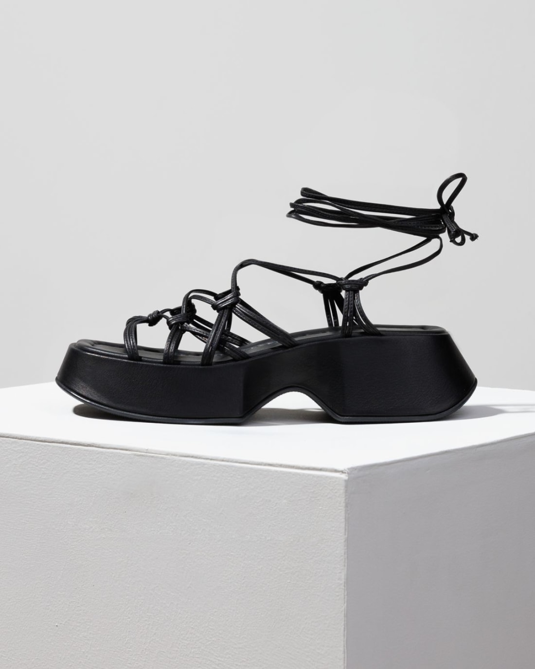Черные кожаные босоножки - Image 1 of 5