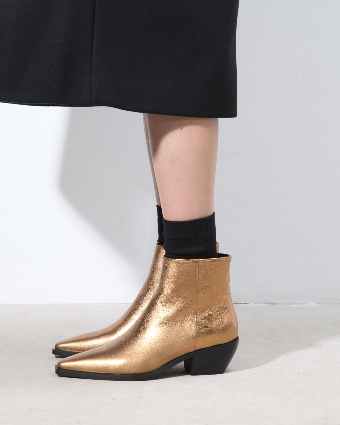 Золотые ботинки из натуральной кожи