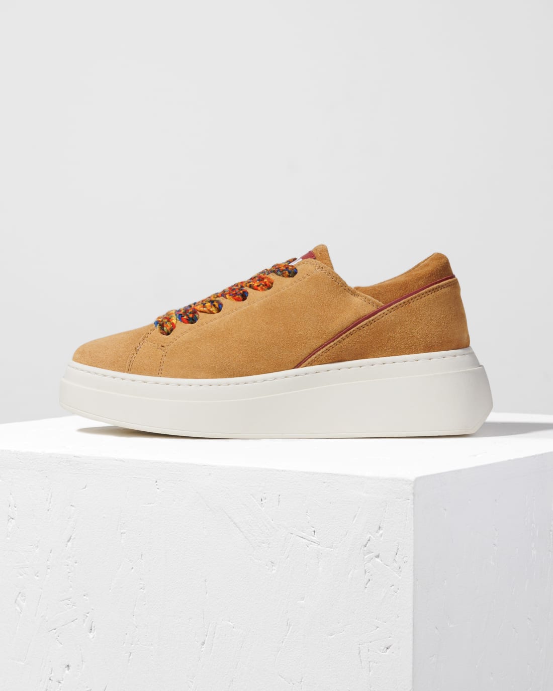 Бежевые кроссовки из замши - Image 1 of 4