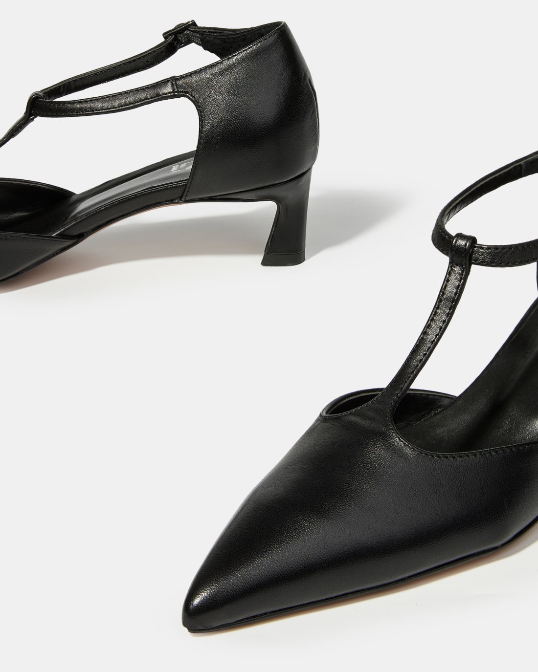 Черные кожаные туфли