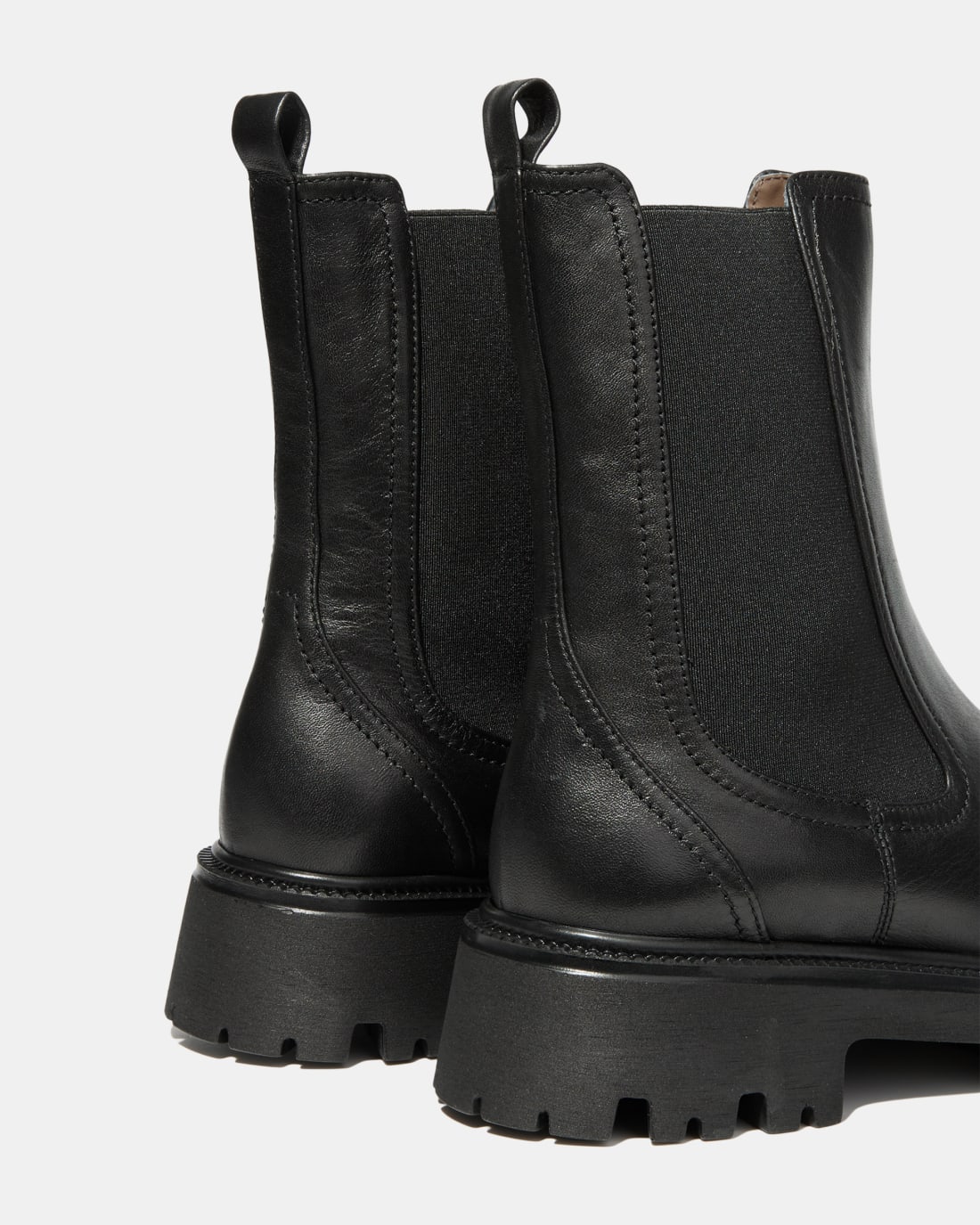 Черные кожаные ботинки