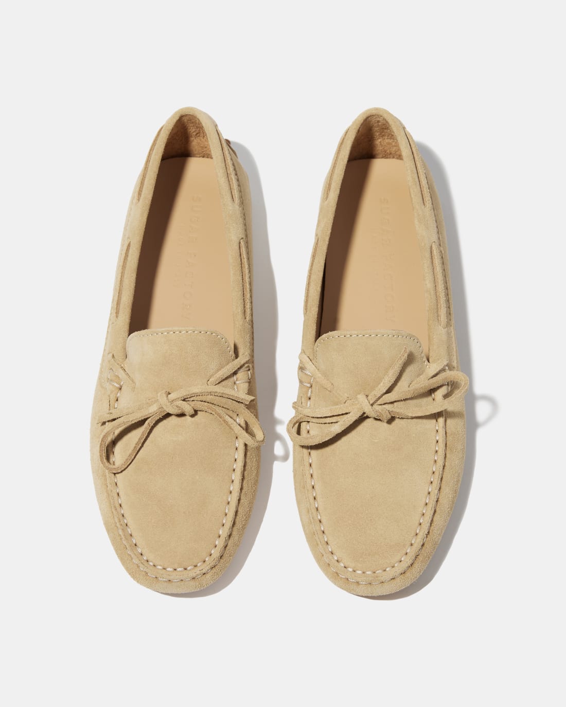 Бежевые замшевые мокасины