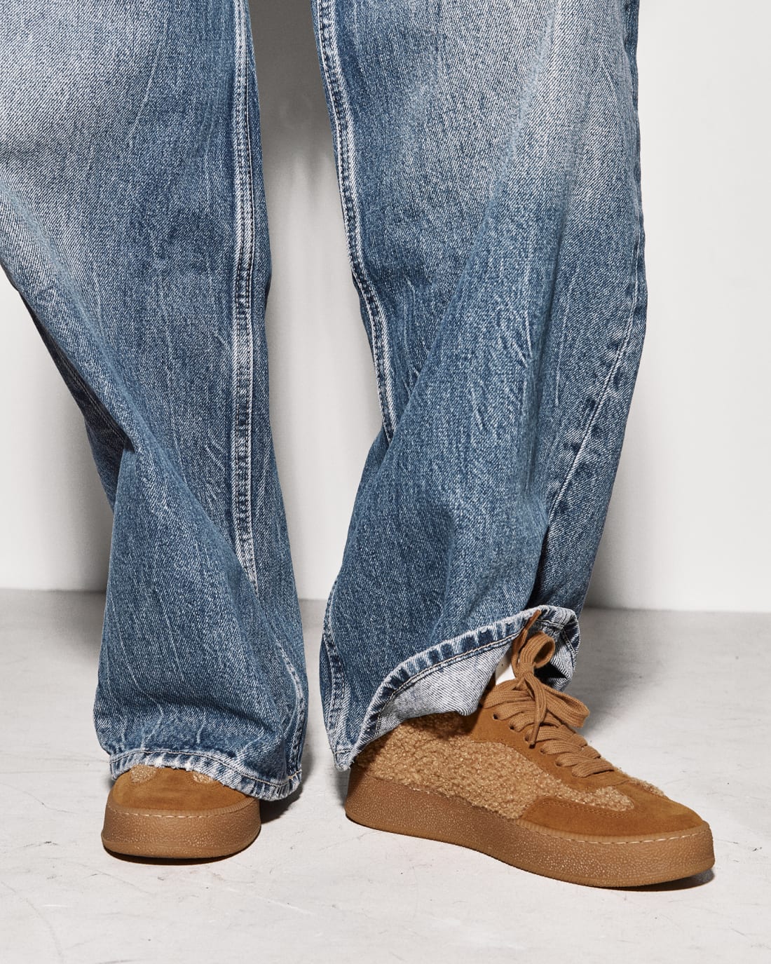 Коричневые замшевые кеды