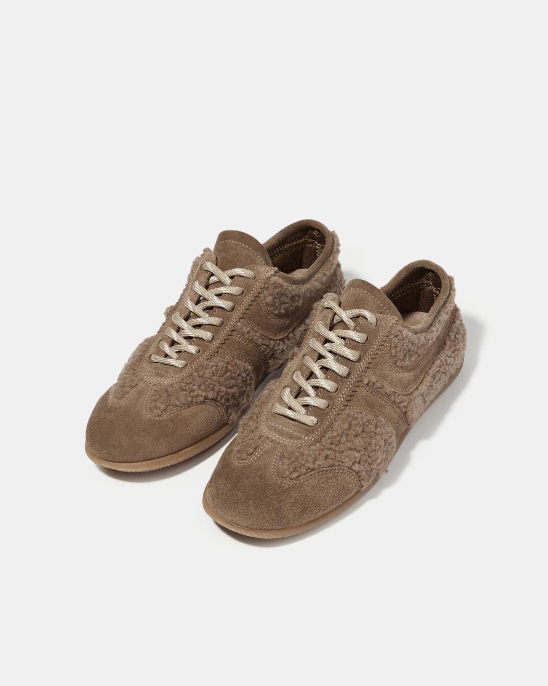 Бежевые замшевые кеды