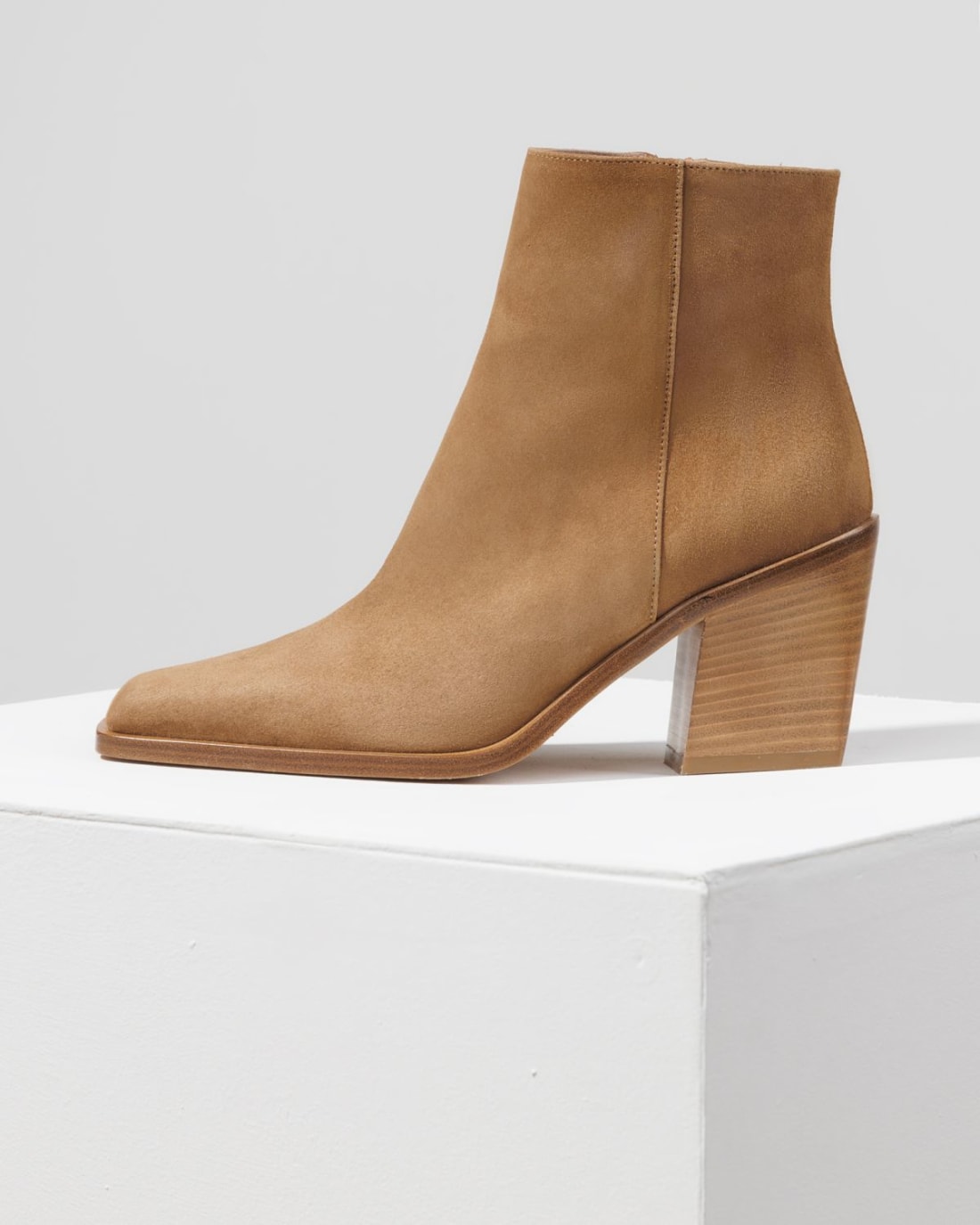 Светло-коричневые замшевые ботильоны - Image 1 of 7