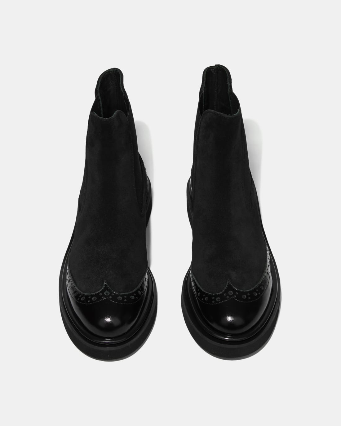 Черные ботинки челси из замши и кожи