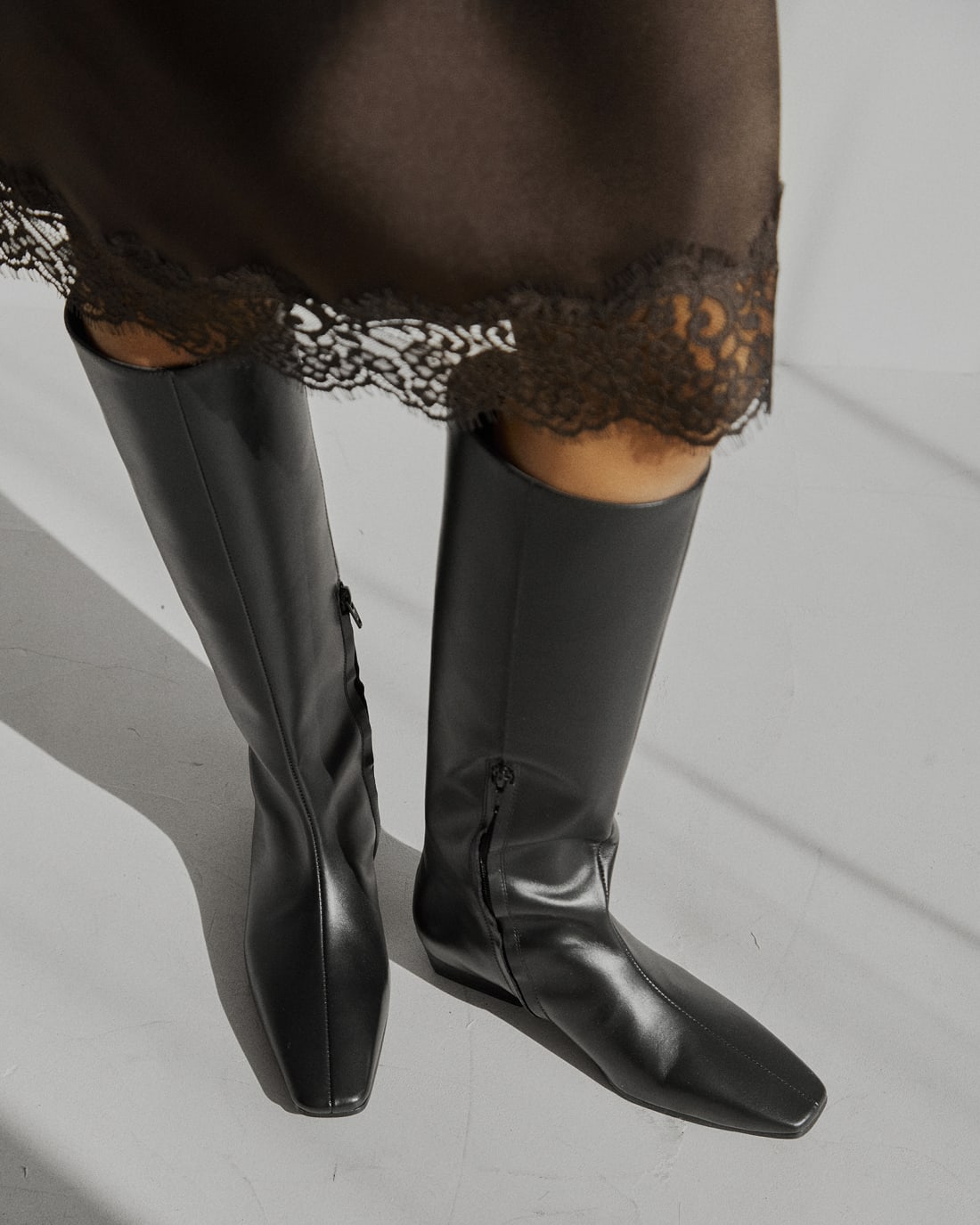 Черные сапоги из натуральной кожи