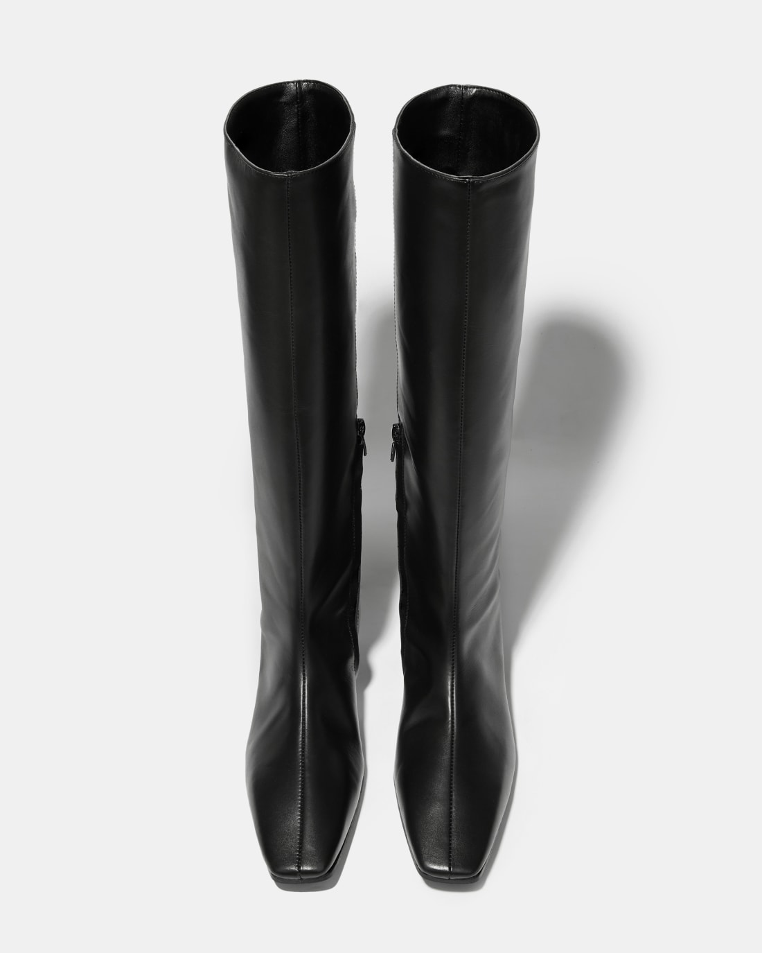 Черные сапоги из натуральной кожи