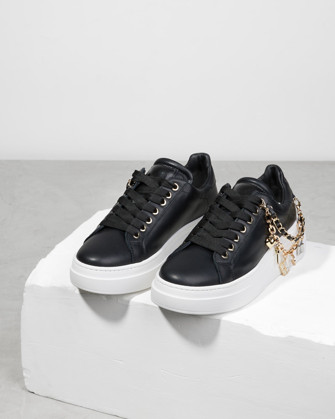 Черно-белые кожаные кроссовки - Image 2 of 7