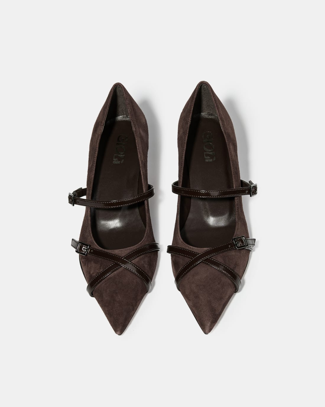 Коричневые туфли из натуральной замши