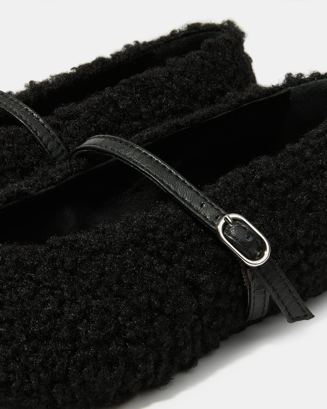 Черные балетки из экомеха