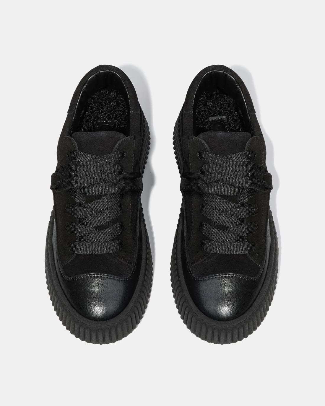 Черные кожаные кроссовки