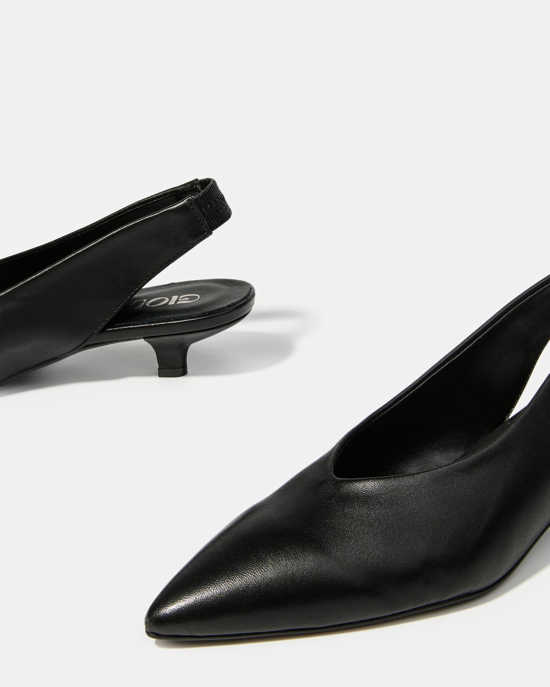 Черные туфли-слингбеки