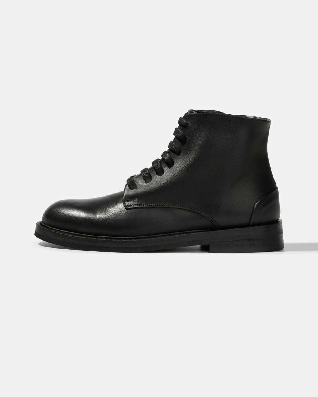Черные ботинки из натуральной кожи