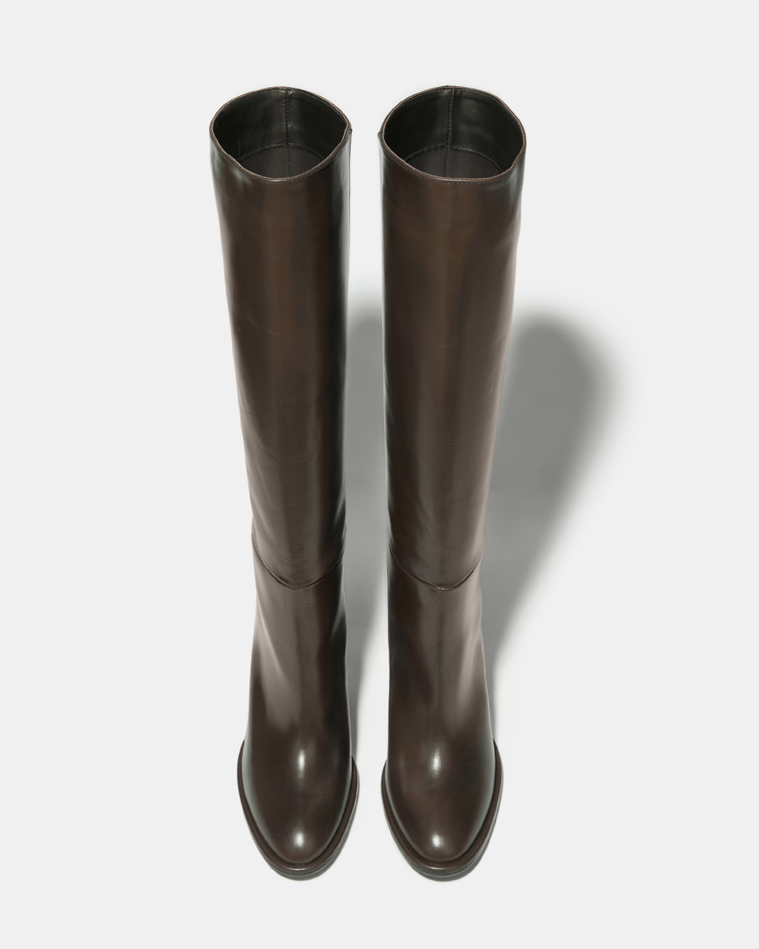 Темно-коричневые сапоги из натуральной кожи