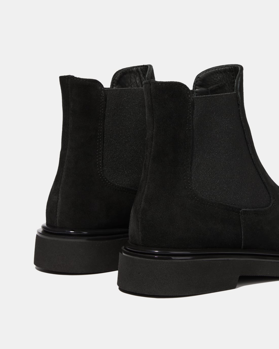 Черные замшевые ботинки