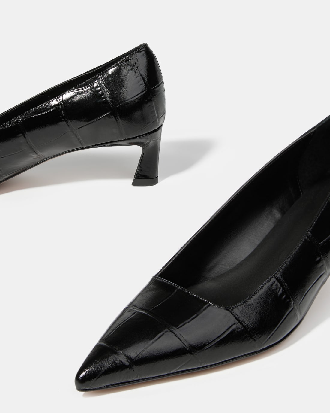 Черные кожаные туфли на каблуке