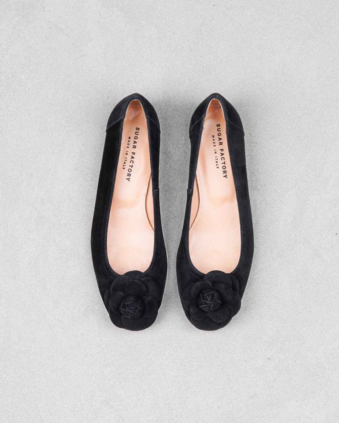 Черные замшевые туфли с декоративным цветком - Image 3 of 11
