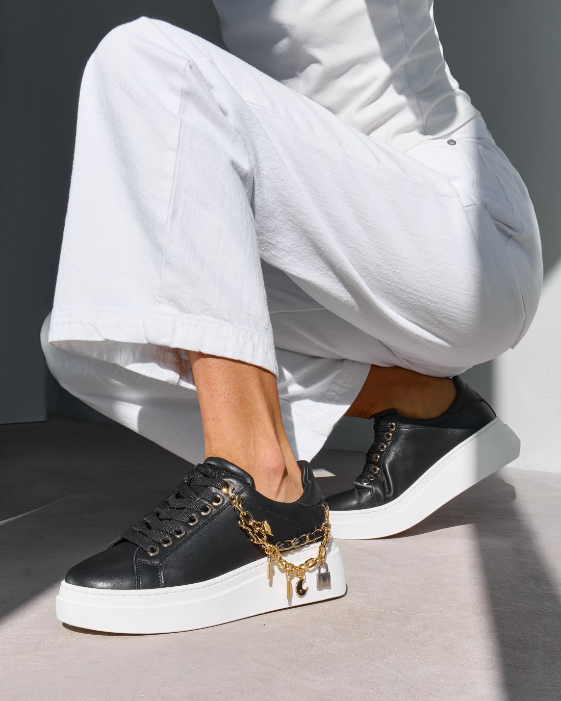 Черно-белые кожаные кроссовки - Image 7 of 7