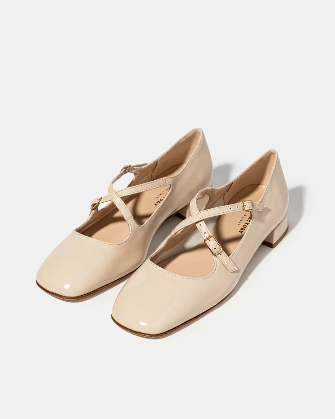 Бледно-бежевые кожаные туфли на низком каблуке - Image 2 of 4