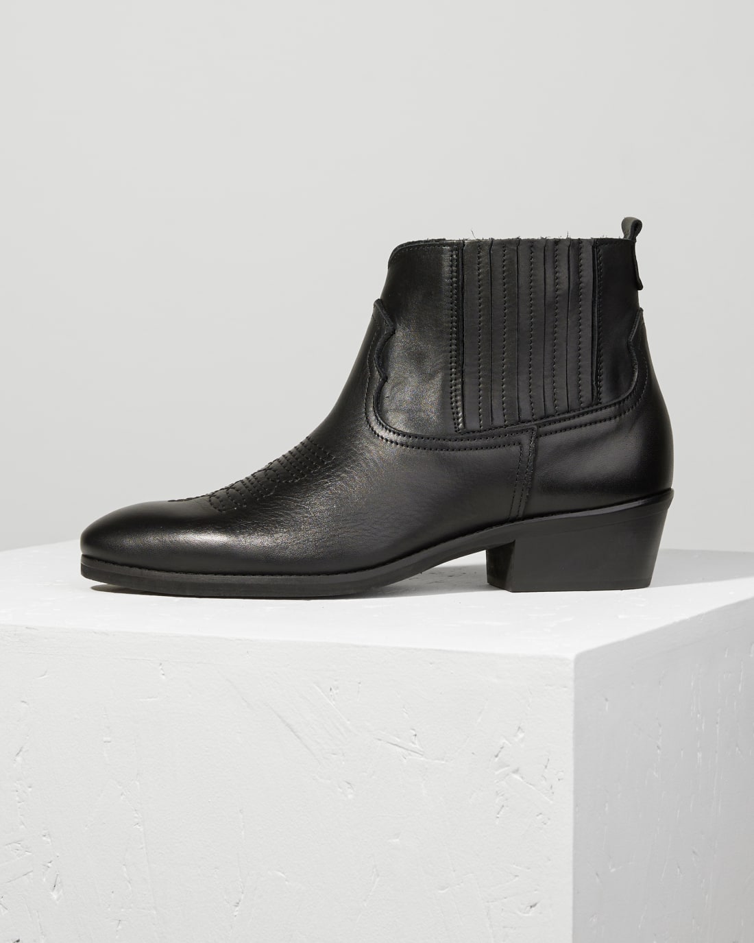 Черные кожаные ботинки