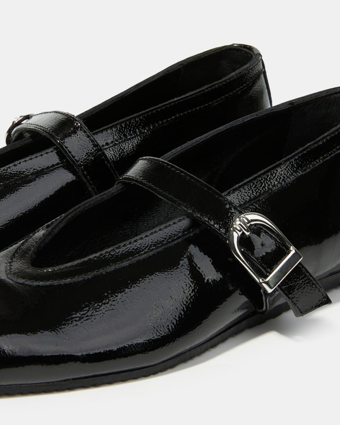 Черные лакированные туфли