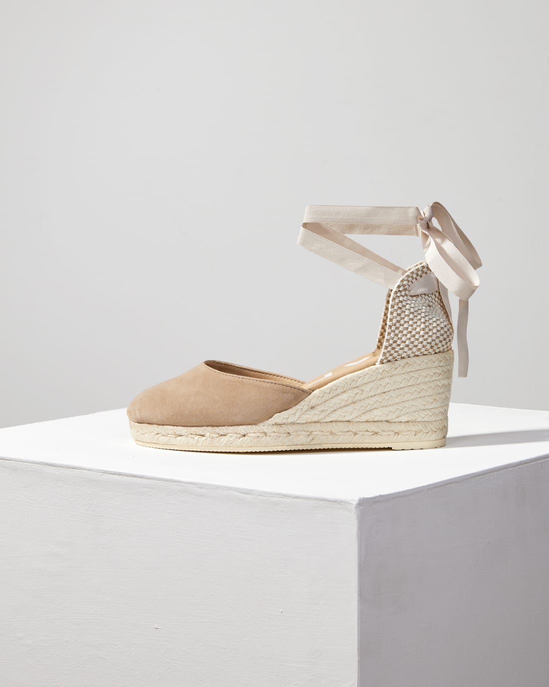 Бежевые замшевые эспадрильи