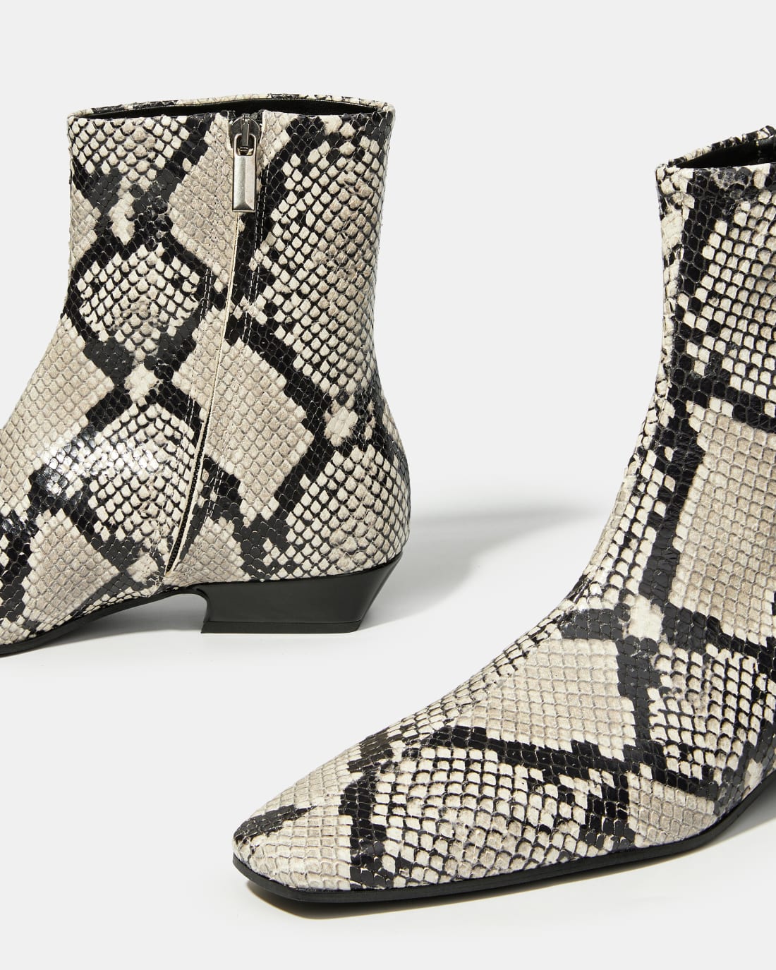 Ботинки из натуральной кожи со змеиным принтом