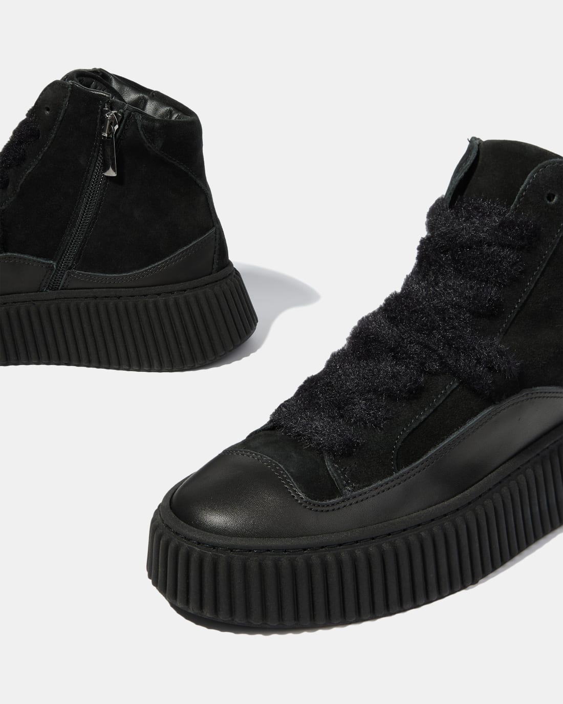 Черные кеды из натуральной кожи и замши