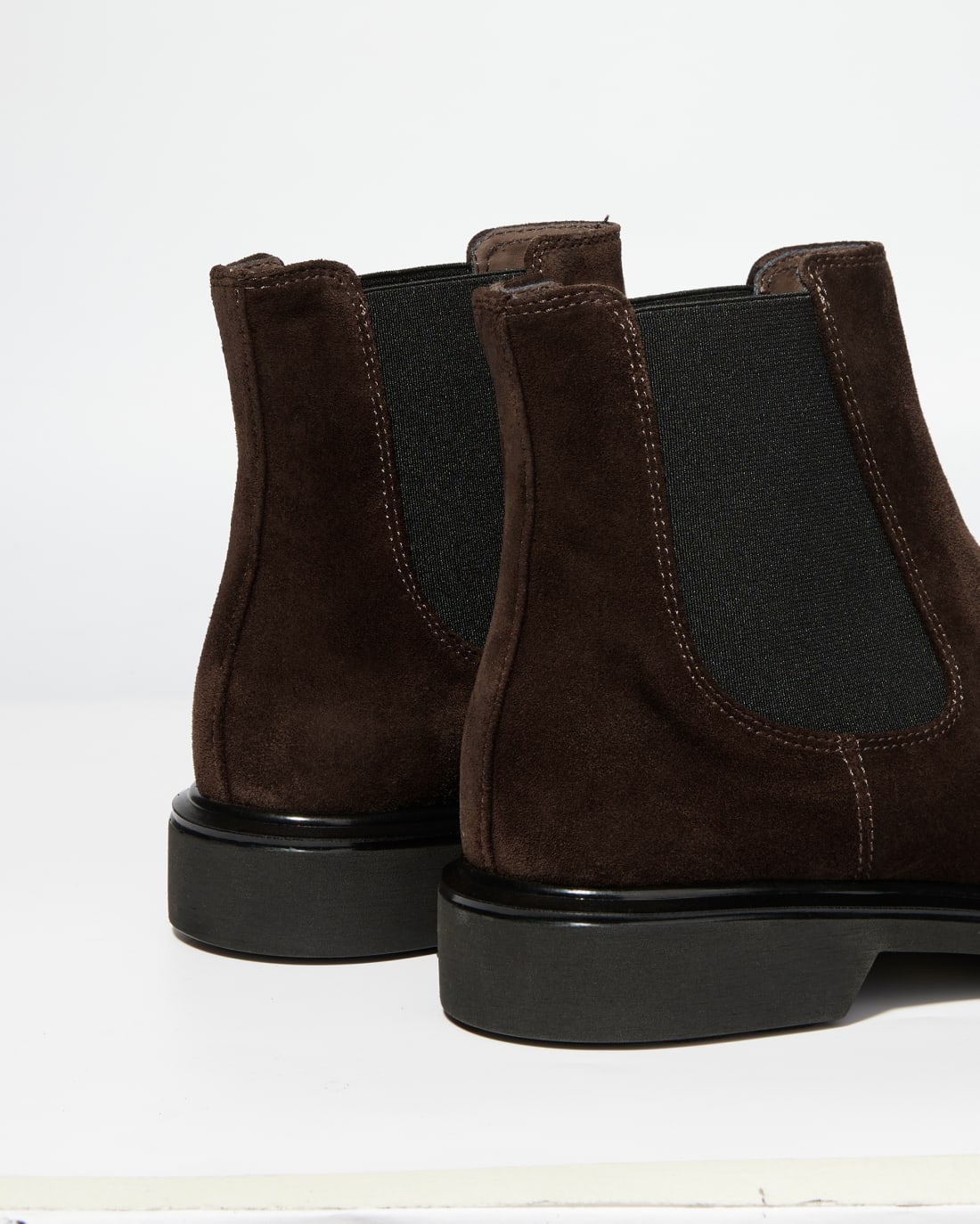 Темно-коричневые замшевые ботинки