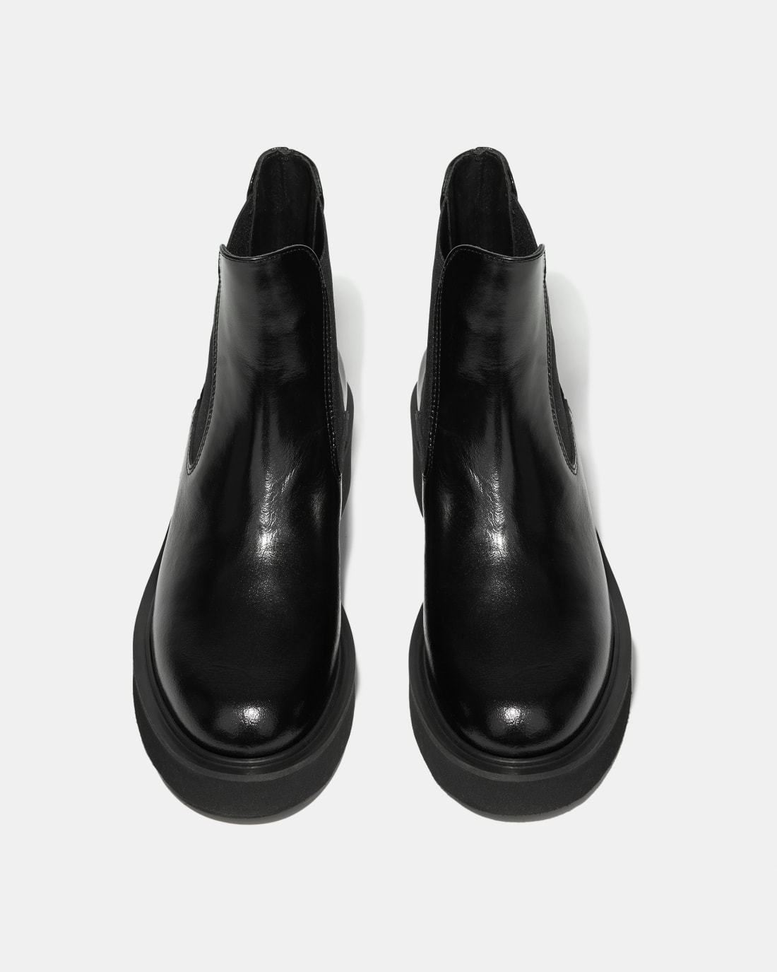 Черные кожаные ботинки челси
